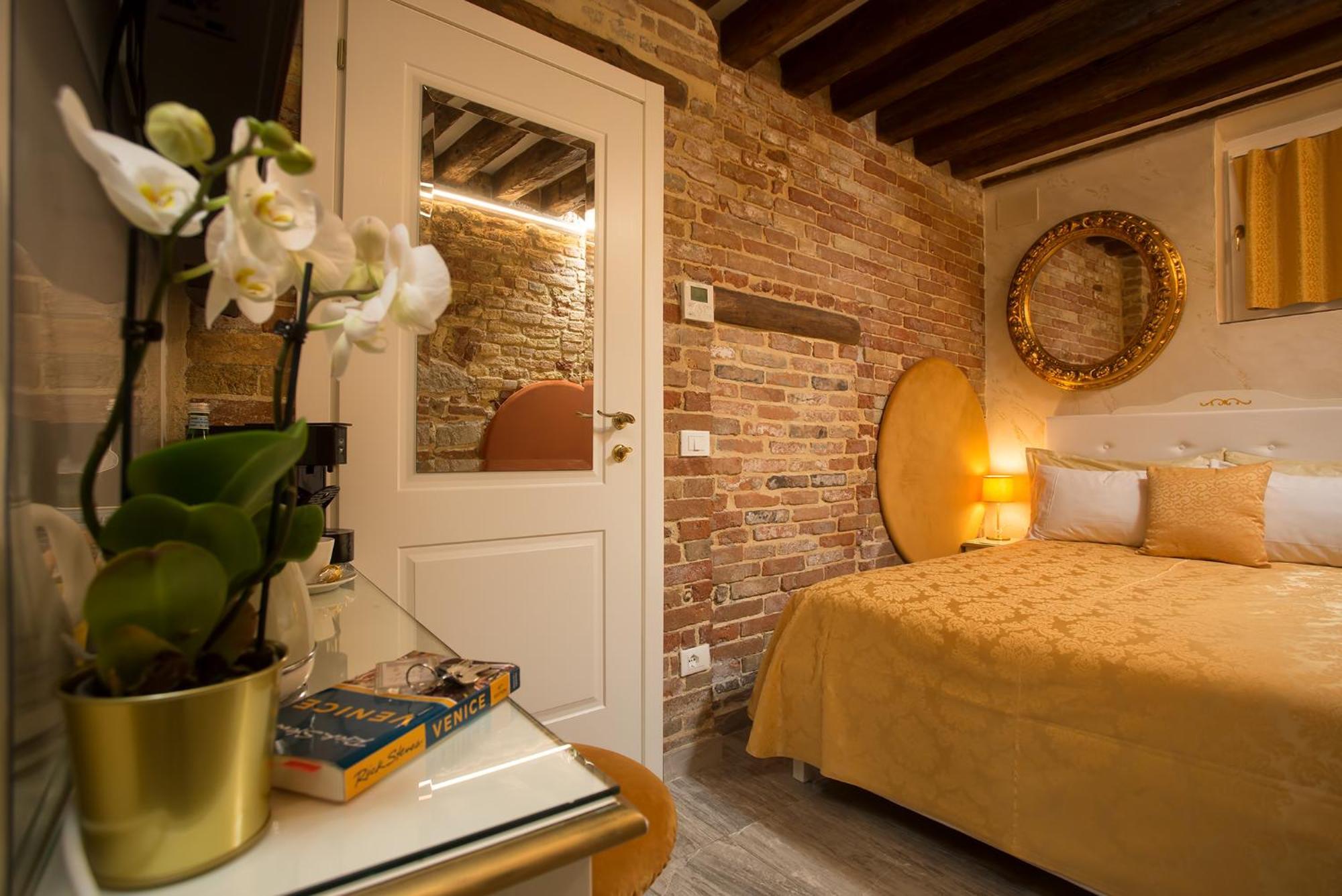 Capatron Hotel Venice Exterior photo